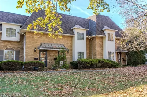 8228 Deepwood Blvd #10-8, Mentor, OH 44060