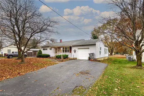 3520 Kirk Rd, Youngstown, OH 44511