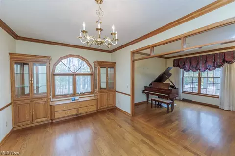 2946 Mill Gate Dr, Willoughby Hills, OH 44094 photo 3