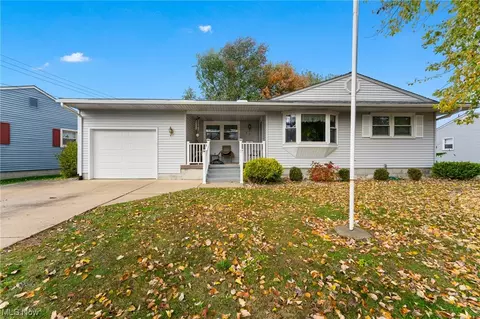 806 Moore St, Hubbard, OH 44425