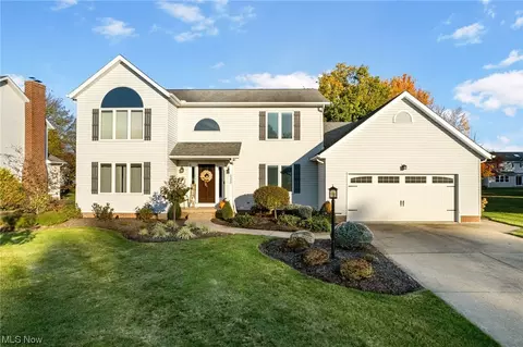 3320 Hadrian Cir NW, Canton, OH 44708