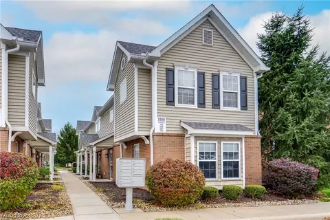 3398 Lenox Village Dr #138, Fairlawn, OH 44333
