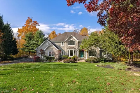 17446 Deepview Dr, Chagrin Falls, OH 44023