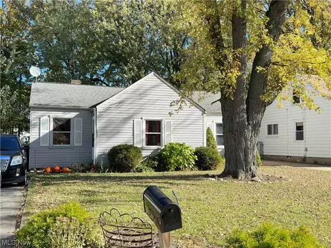 639 Waverly Rd, Eastlake, OH 44095