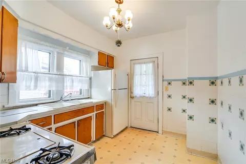 453 Butler Ave, Akron, OH 44310 photo 8