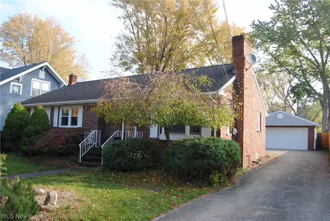 573 East St, Amherst, OH 44001