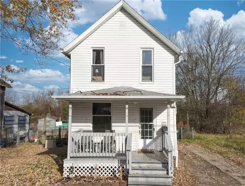 405 Van St, Barberton, OH 44203