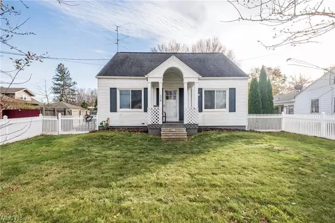 116 Woodland St SW, Hartville, OH 44632