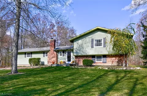 8098 W River Dr, Novelty, OH 44072