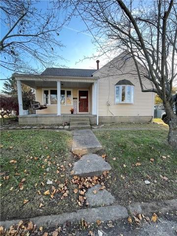 708 44th St, Vienna, WV 26105