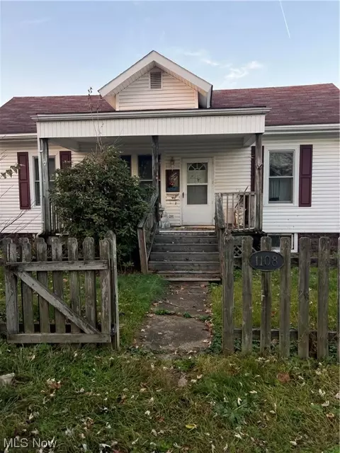1108 Poplar Ave, Belpre, OH 45714
