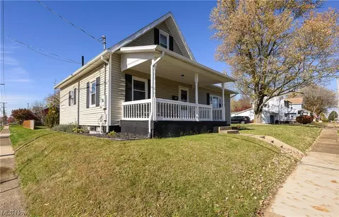 427 S Nickelplate St, Louisville, OH 44641