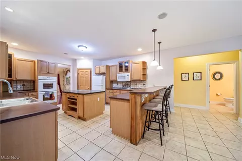 2584 Dodd Rd, Willoughby Hills, OH 44094 photo 3