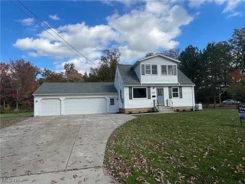 1401 E 300th St, Wickliffe, OH 44092