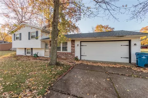 34197 Gina Dr, North Ridgeville, OH 44039