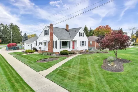 5740 Hauserman Rd, Parma, OH 44130
