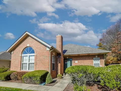 7752 Brittanny Dr NE, North Canton, OH 44720