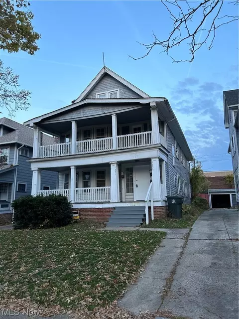 1631 Hillcrest Rd, Cleveland Heights, OH 44118