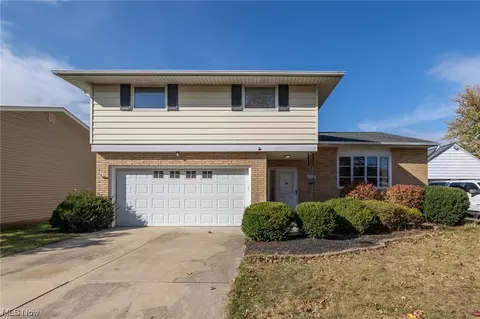 6912 Hollywood Dr, Parma, OH 44129