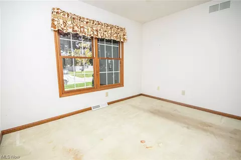 512 Bayberry Dr, Elyria, OH 44035 photo 24