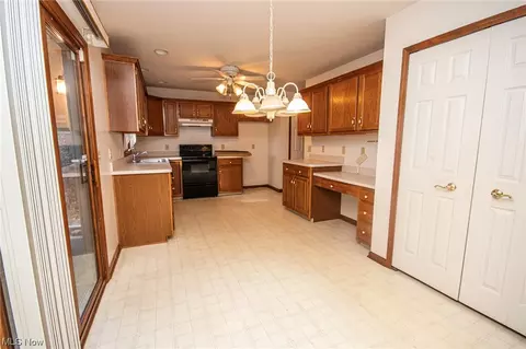 512 Bayberry Dr, Elyria, OH 44035 photo 12