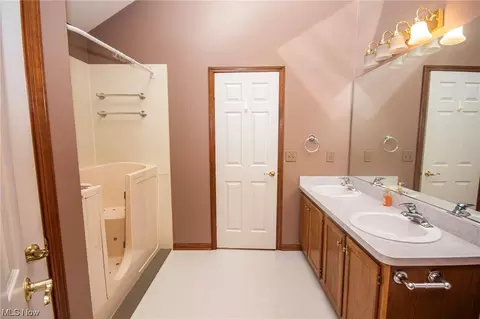 512 Bayberry Dr, Elyria, OH 44035 photo 19