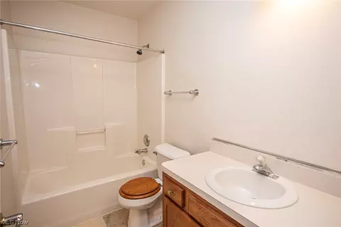 512 Bayberry Dr, Elyria, OH 44035 photo 22