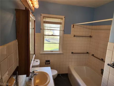 2090 Cramer Ave, Akron, OH 44312 photo 15