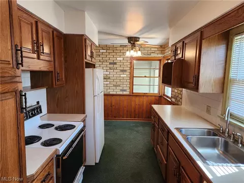 2090 Cramer Ave, Akron, OH 44312 photo 10