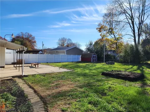 2090 Cramer Ave, Akron, OH 44312 photo 3