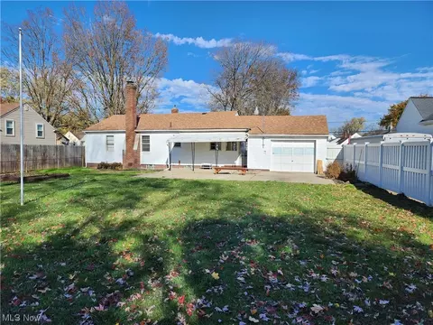 2090 Cramer Ave, Akron, OH 44312 photo 6