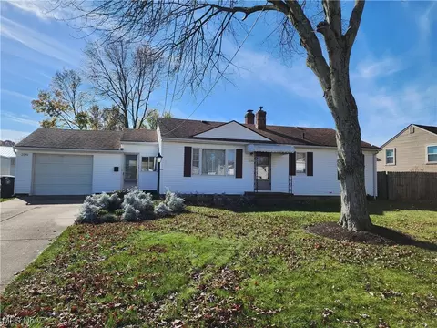 2090 Cramer Ave, Akron, OH 44312