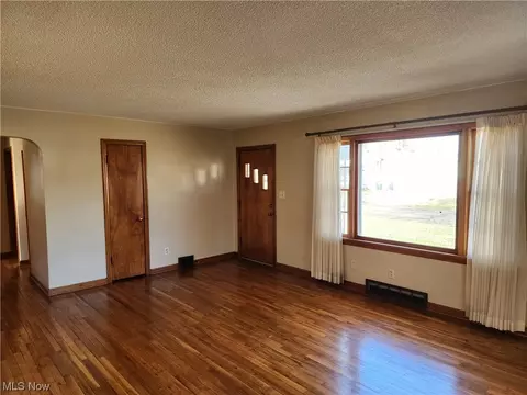 2090 Cramer Ave, Akron, OH 44312 photo 7