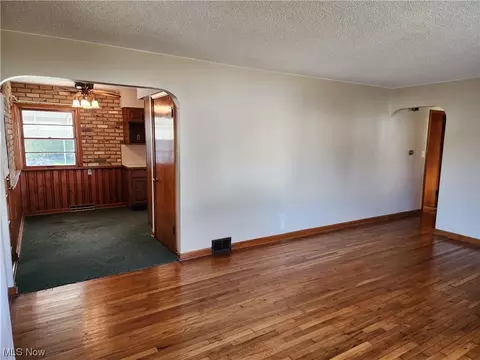 2090 Cramer Ave, Akron, OH 44312 photo 8