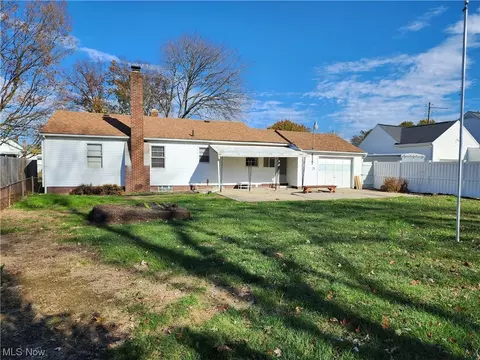 2090 Cramer Ave, Akron, OH 44312 photo 4