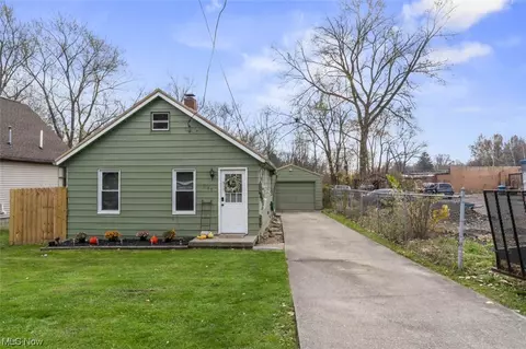 1186 Emerson Ave, Niles, OH 44446