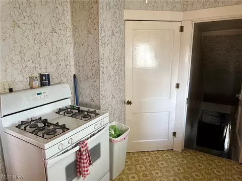 411 N 4th St, Dennison, OH 44621 photo 8