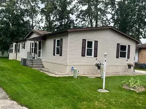 343 Ashwood Dr, Elyria, OH 44035