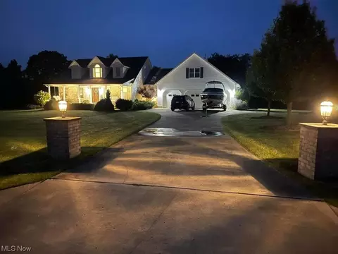 48592 Laredo, Negley, OH 44441