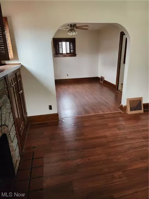 367 E York St, Akron, OH 44310 photo 9