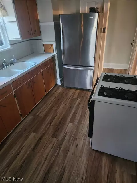 367 E York St, Akron, OH 44310 photo 3