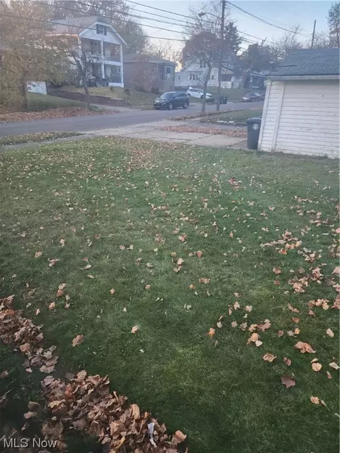 367 E York St, Akron, OH 44310 photo 22