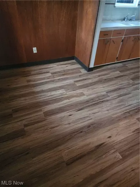 367 E York St, Akron, OH 44310 photo 4