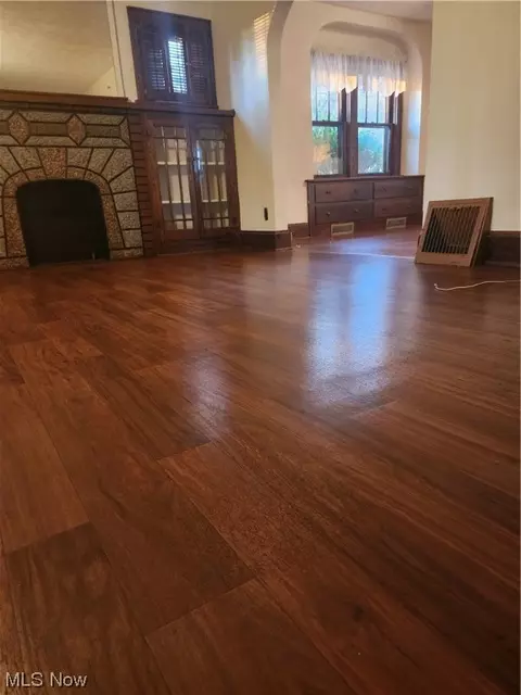 367 E York St, Akron, OH 44310 photo 7