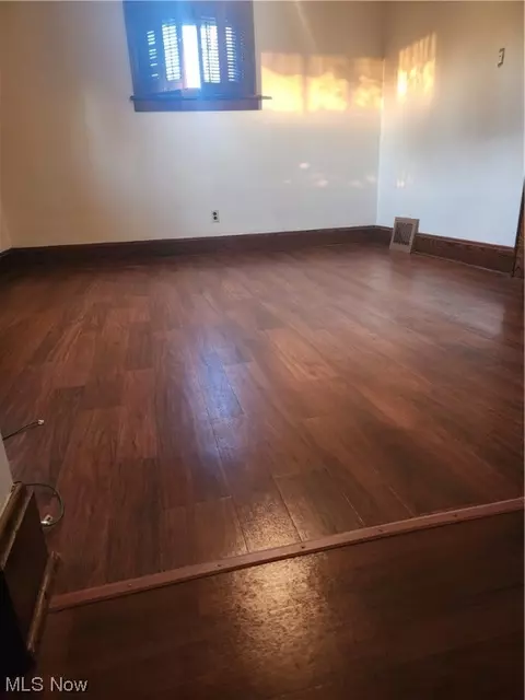 367 E York St, Akron, OH 44310 photo 5
