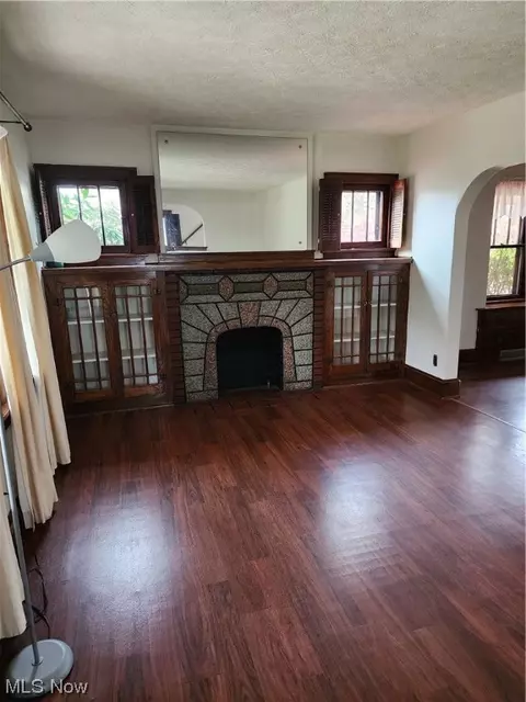 367 E York St, Akron, OH 44310 photo 8