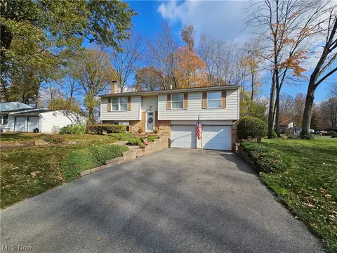 100 Dennis Dr, Cortland, OH 44410