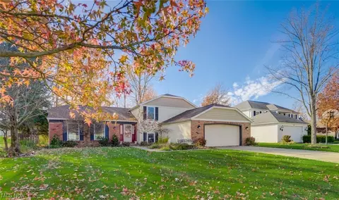 20625 Wildwood Ln, Strongsville, OH 44149