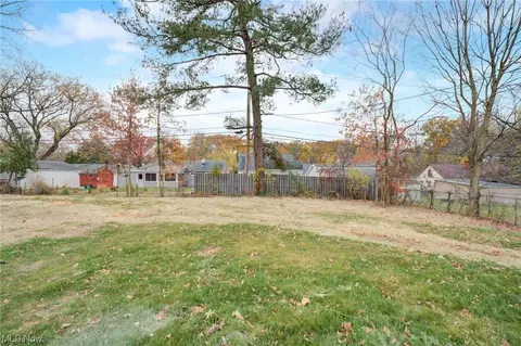 607 Longfellow Dr, Berea, OH 44017 photo 31