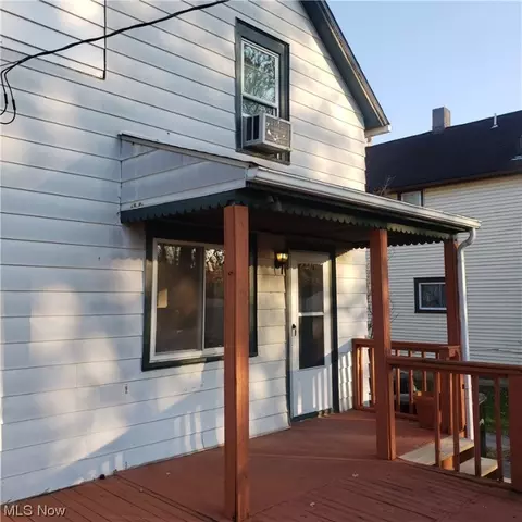 337 Winckles St, Elyria, OH 44035 photo 2